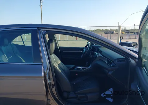 2020 Toyota Camry Se z USA, uszkodzony, nr VIN 4T1G11AK7LU946221